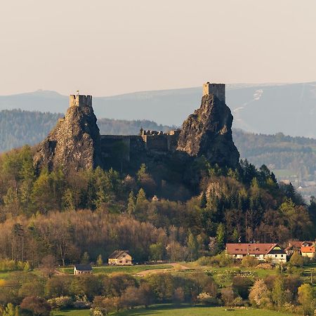 Hotel Trosky Troskovice Екстер'єр фото