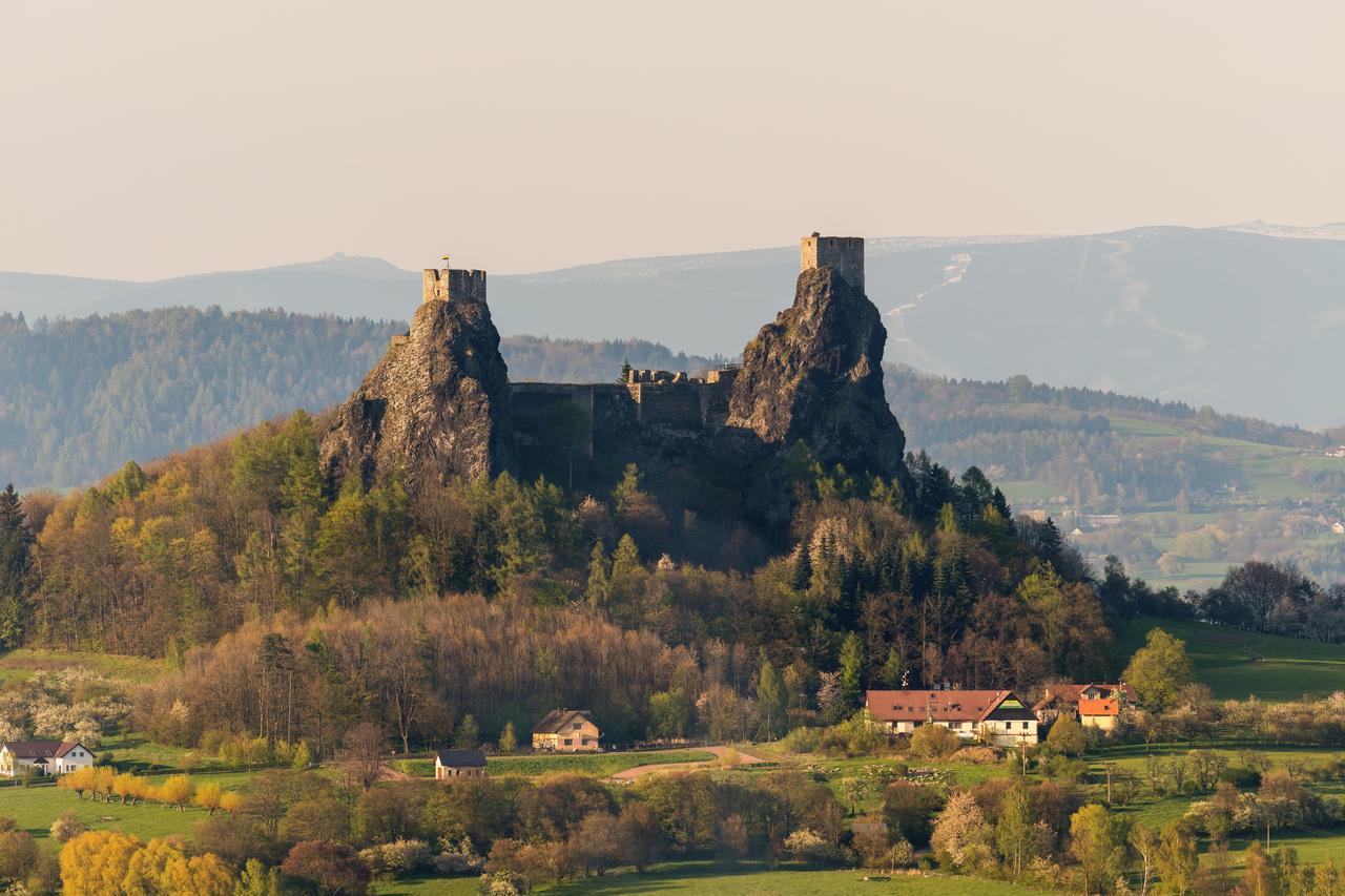 Hotel Trosky Troskovice Екстер'єр фото