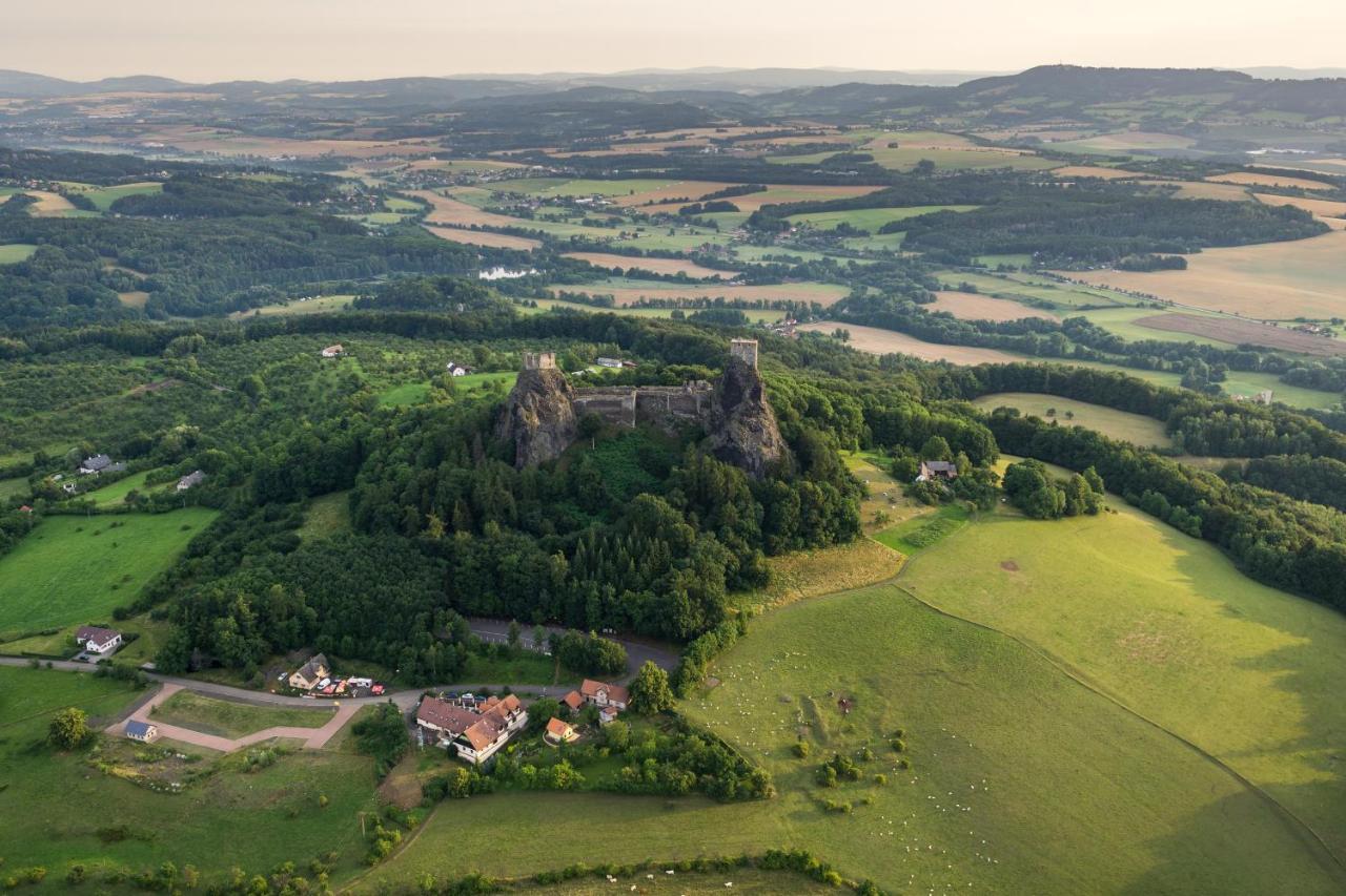 Hotel Trosky Troskovice Екстер'єр фото