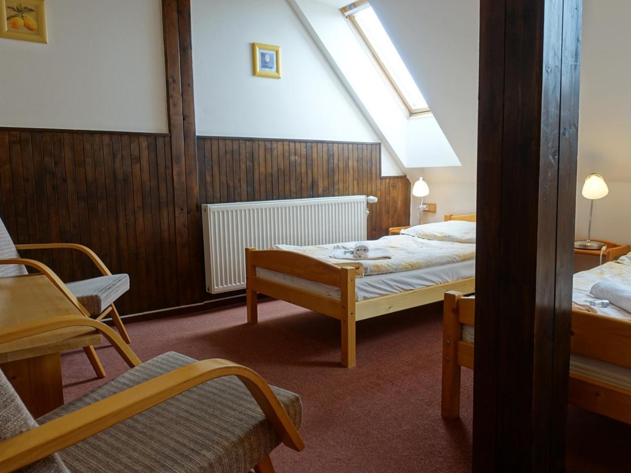 Hotel Trosky Troskovice Екстер'єр фото